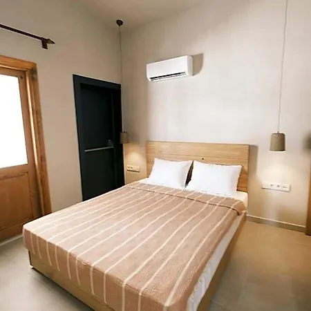 Nephos Hotel 2*